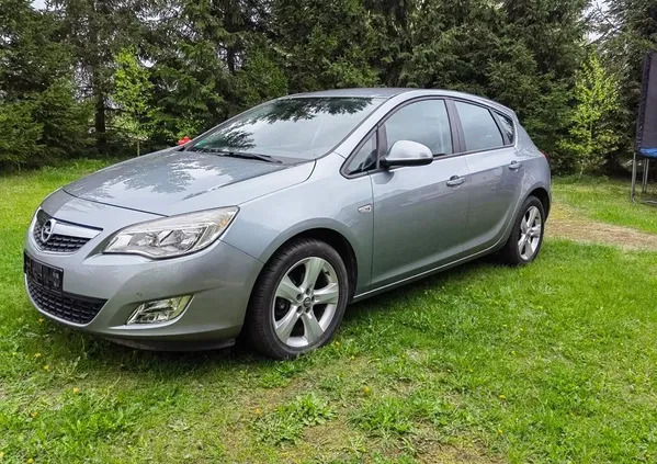 samochody osobowe Opel Astra cena 27900 przebieg: 142000, rok produkcji 2011 z Białystok